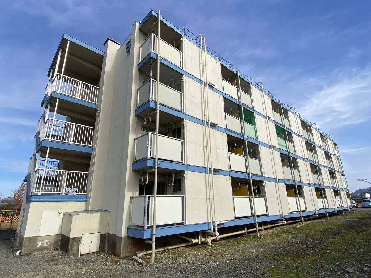  築62年8ヶ月 4階建の賃貸物件