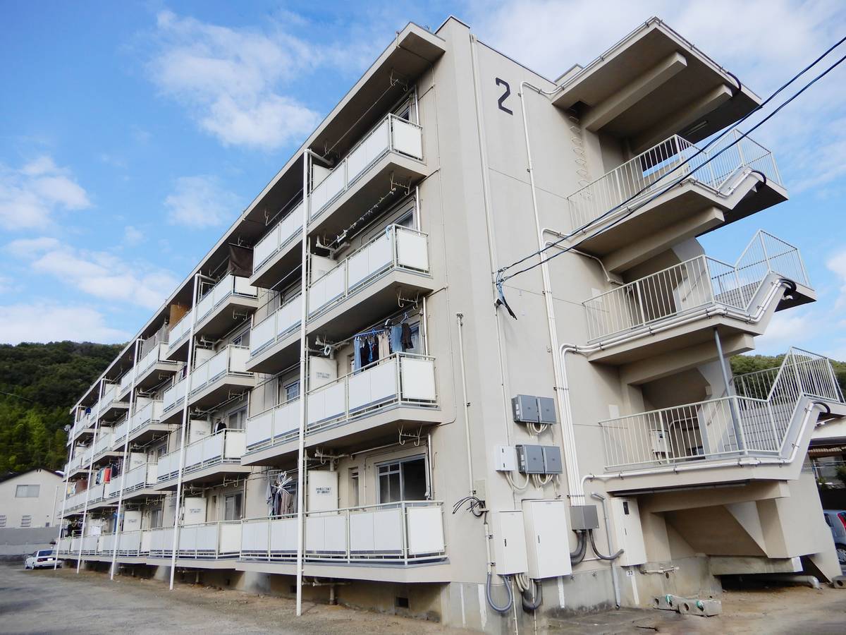  築57年8ヶ月 4階建の賃貸物件